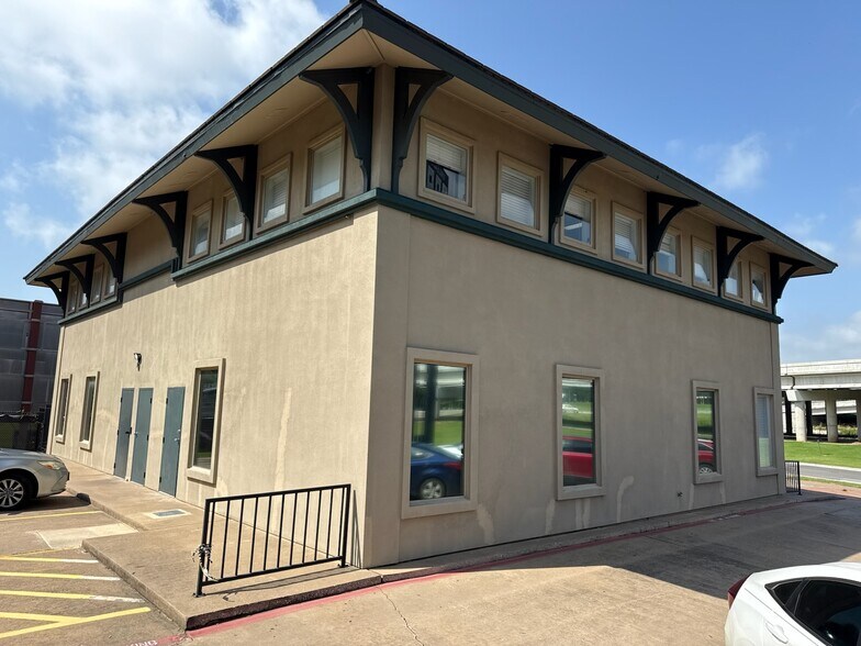More Photos Of 421 N Sam Rayburn Fwy, Sherman Medical For Lease