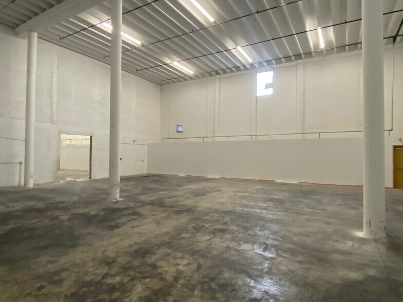 More Photos Of 4301-4341 E 10th Ave, Hialeah Warehouse For Lease