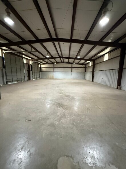 More Photos Of 2215 W Bender Blvd, Hobbs Warehouse For Lease