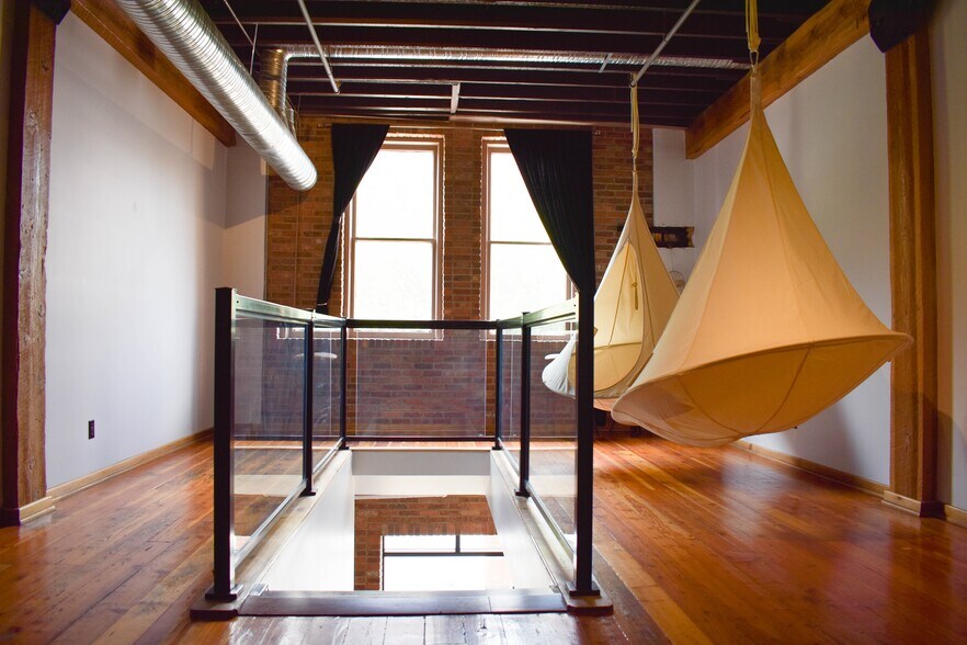 More Photos Of 10359-10363 104 St NW, Edmonton Office For Lease