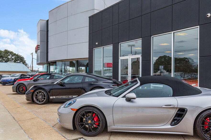 More Photos Of 5385 N I 55 St, Jackson Auto Dealership For Sale