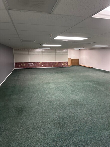 More Photos Of 644 E Union Sq, Sandy General Retail For Sale