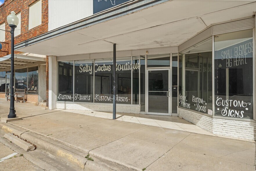 More Photos Of 110 W Frank St, Grand Saline General Retail For Sale