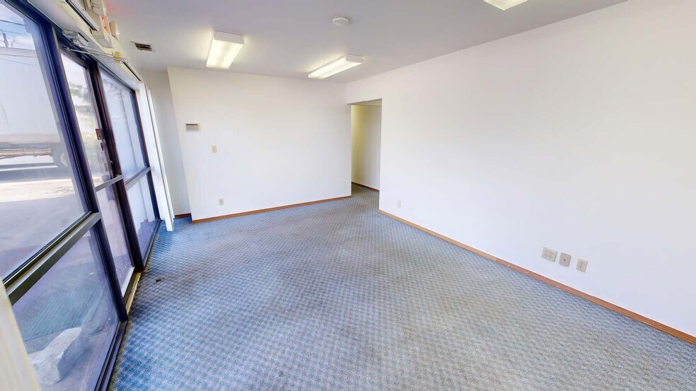 More Photos Of 1008 S Clayton St, Springdale Warehouse For Lease