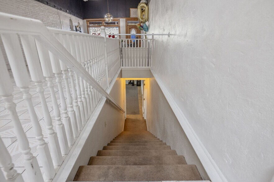 More Photos Of 143 E Tulare Ave, Tulare Storefront For Sale