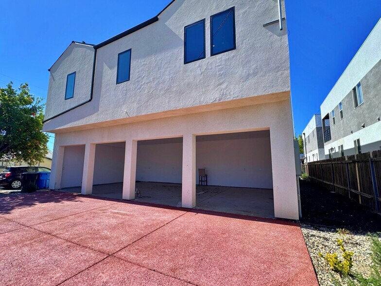 More Photos Of 5622 Willowcrest Ave, North Hollywood Apartments For Sale