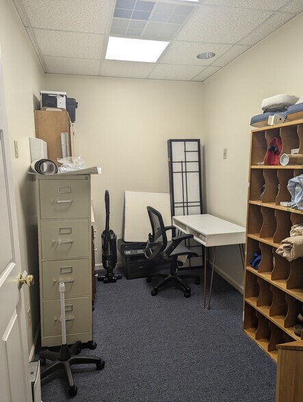 More Photos Of 555 Research Dr, Athens Office For Sale