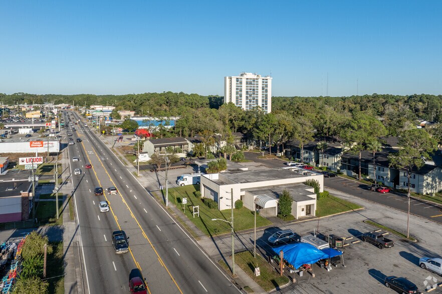 More Photos Of 5730 University Blvd W, Jacksonville Restaurant For Lease