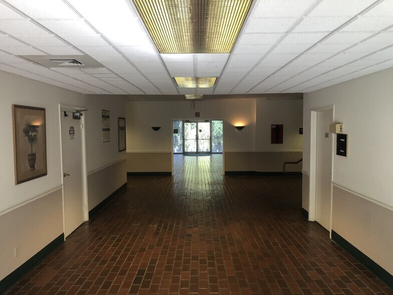 More Photos Of 325 John Knox Rd, Tallahassee Office For Sale