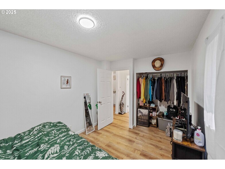 More Photos Of 1900 Monroe St, North Bend Apartments For Sale