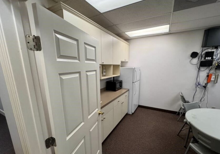 More Photos Of 16315 Northcross Dr, Huntersville Medical For Lease