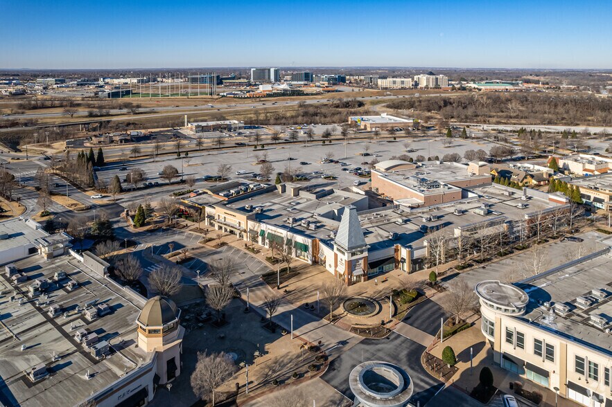 More Photos Of 2203 Promenade Blvd, Rogers Storefront For Lease