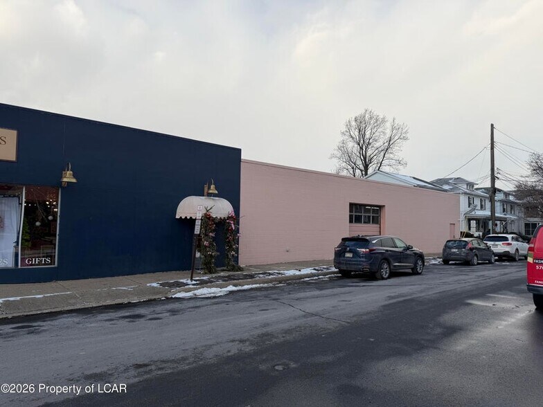 More Photos Of 447 Market St, Kingston Freestanding For Lease