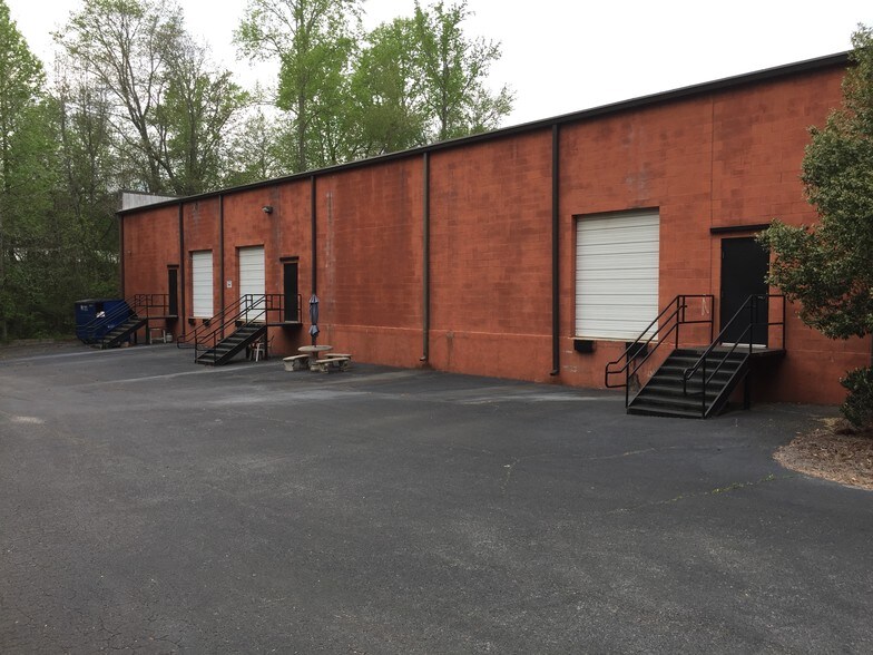 More Photos Of 2170 Brandon Trl, Alpharetta Distribution For Lease