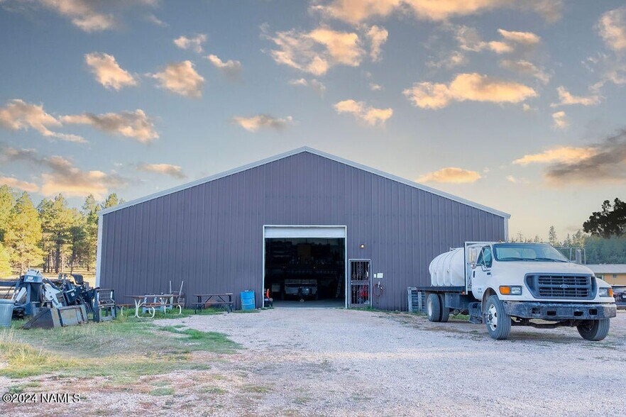 More Photos Of 770 Forest Service 461 rd, Fredonia Sports And Entertainment For Sale