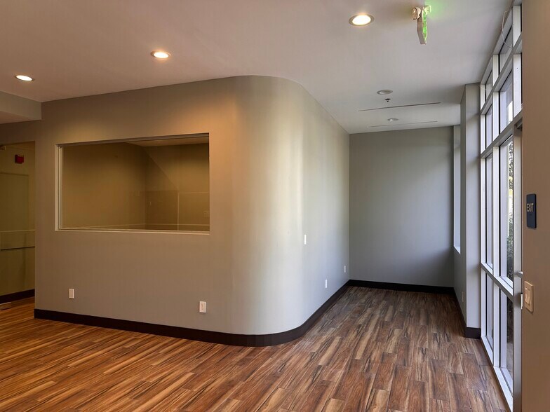 More Photos Of 2560-2566 Catamaran Way, Chula Vista Office For Lease