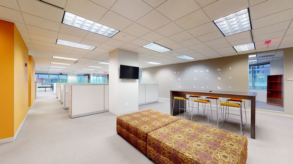 More Photos Of 10 W Broad St, Columbus Office For Lease