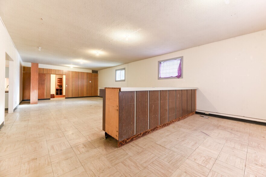 More Photos Of 228 Centre St NE, Langdon Flex For Sale