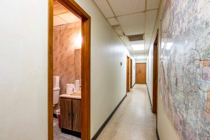 More Photos Of 2060 Highway 90 W, Sealy Manufacturing For Sale