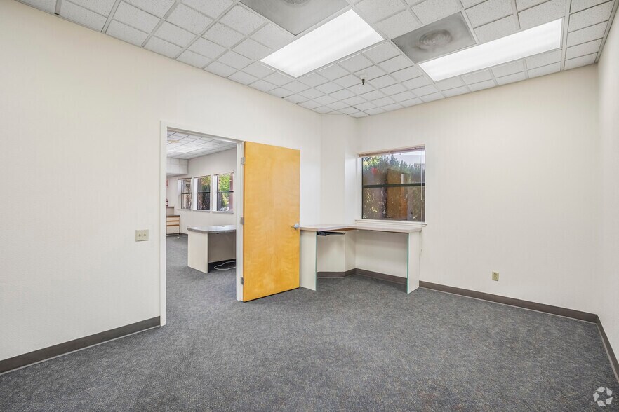 More Photos Of 3111 Professional Dr, Auburn Medical For Sale