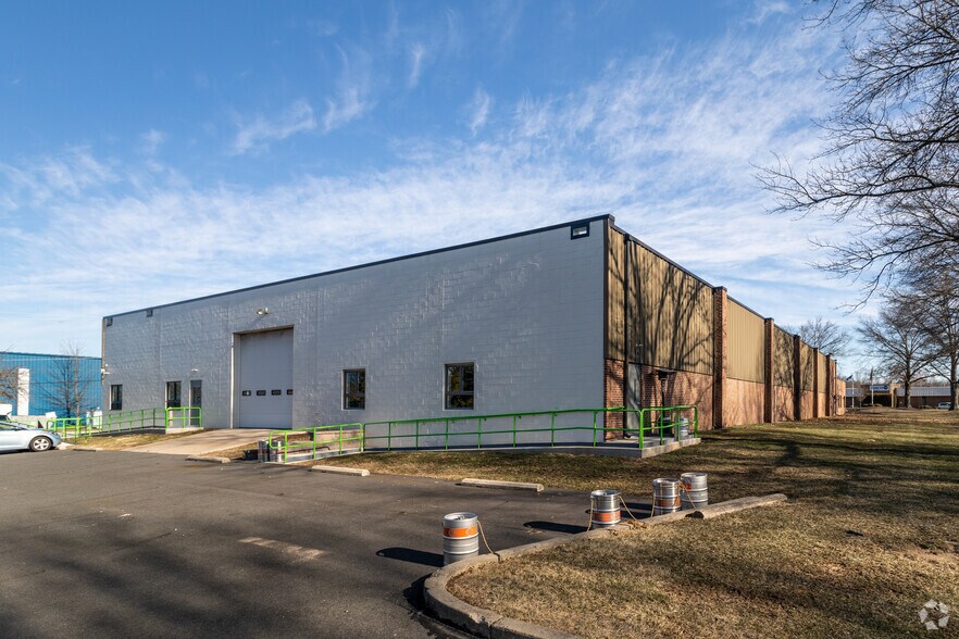 More Photos Of 2262 N Penn Rd, Hatfield Warehouse For Lease