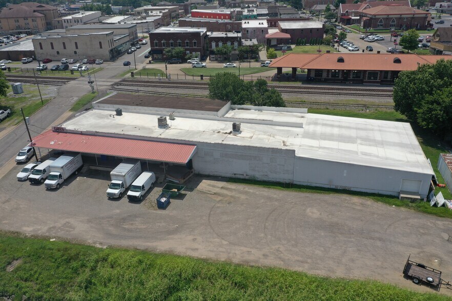 More Photos Of 301 N Commerce Ave, Russellville Warehouse For Sale