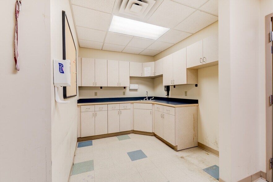 More Photos Of 860 NW Washington Blvd, Hamilton Medical For Lease