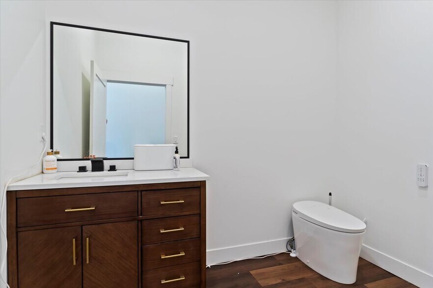 More Photos Of 1042 3000 N, Layton Office For Sale