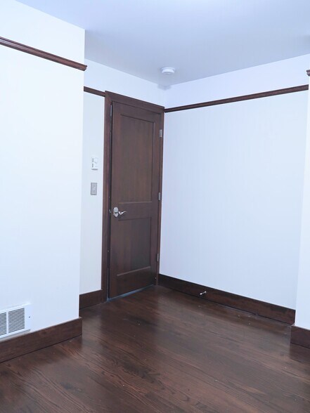 More Photos Of 6710 Greenwood Ave N, Seattle Apartments For Sale