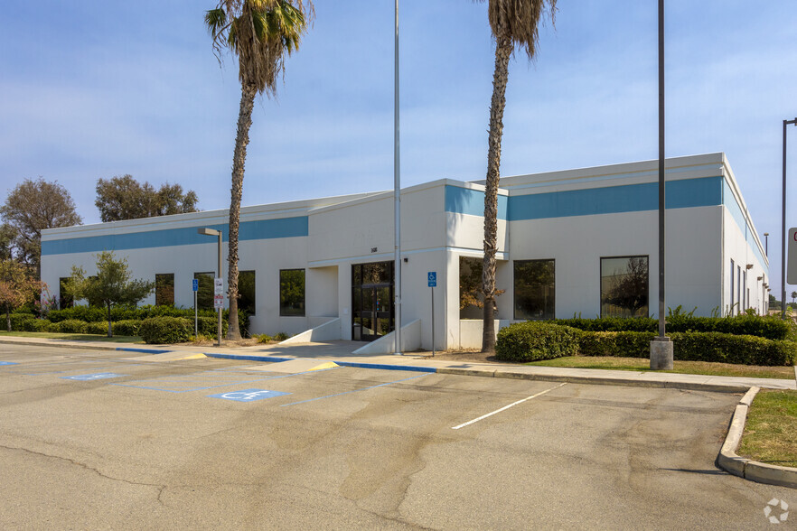 Primary Photo Of 3600 N Sillect Ave, Bakersfield Office For Lease