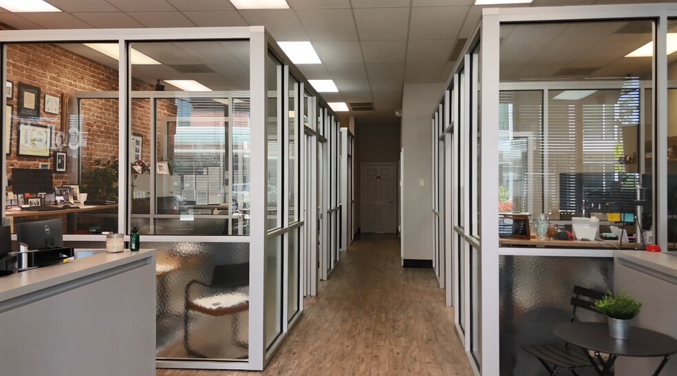 More Photos Of 217-219 E Washington St, Greenville Storefront Retail Office For Lease