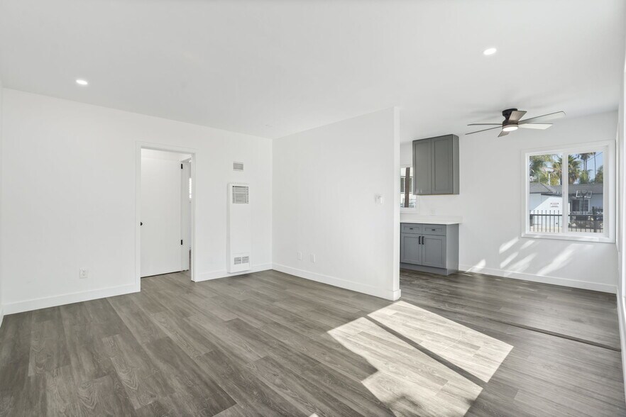 More Photos Of 925 W 84th St, Los Angeles Apartments For Sale