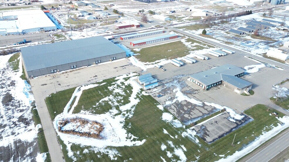 More Photos Of 715 East St, Grinnell Distribution For Lease