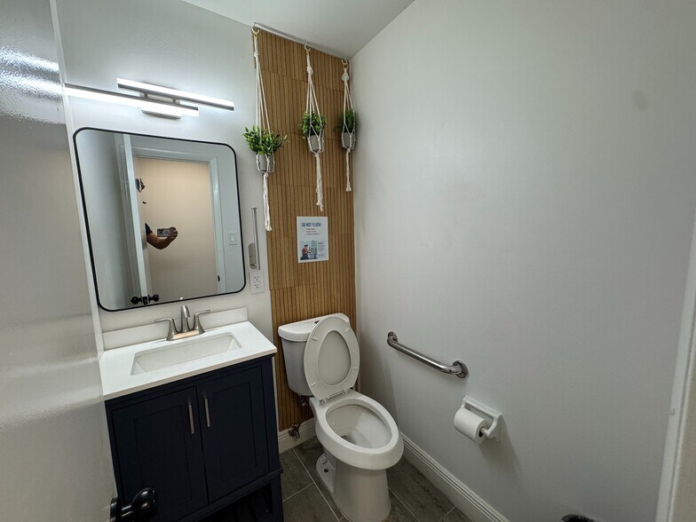 More Photos Of 5401 Alhambra Dr, Orlando Office For Lease