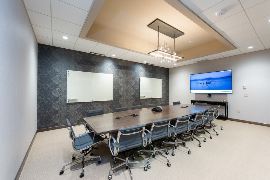 More Photos Of 225 S Dixie Hwy, Coral Gables Coworking Space