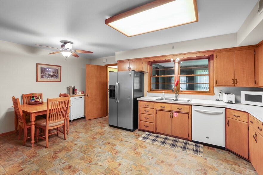 More Photos Of 1801 Commerce Blvd, Mound Funeral Home For Sale