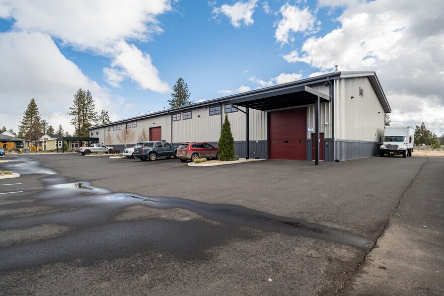 More Photos Of 275 W Lundgren Mill Dr, Sisters Manufacturing For Lease