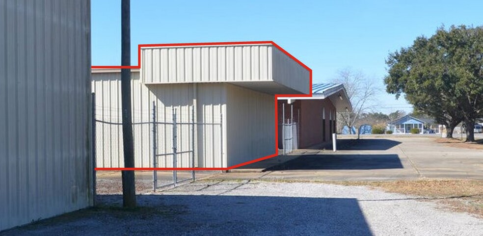 More Photos Of 510 W Jackson St, Summerdale Industrial For Lease