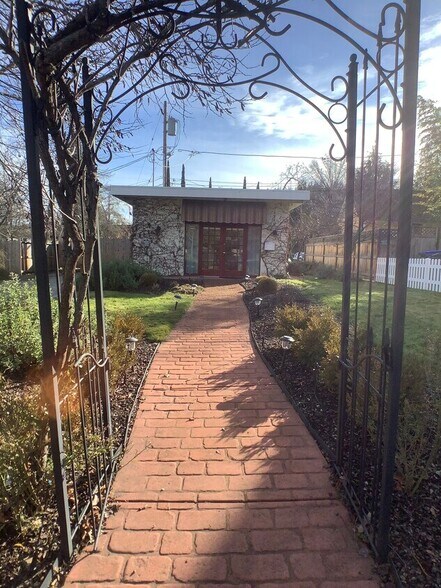 More Photos Of 40 Church St, Ashland Office Residential For Lease