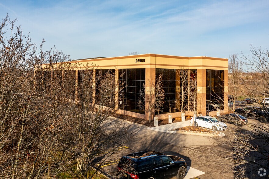 More Photos Of 25900 W 11 Mile Rd, Southfield Office For Lease