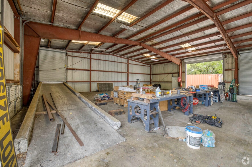 More Photos Of 9516 E Dr Martin Luther King Blvd, Tampa Warehouse For Lease