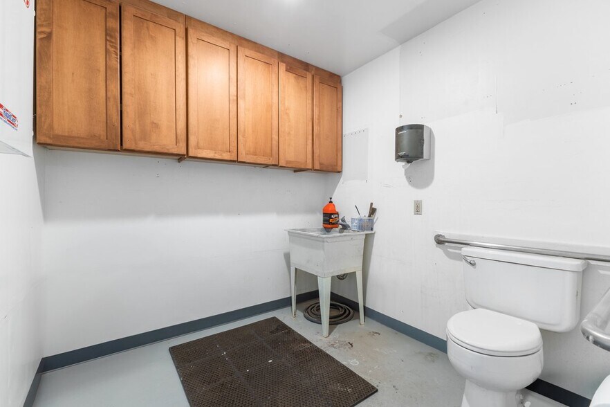 More Photos Of 1130 Industrial Ave, Petaluma Light Manufacturing For Sale