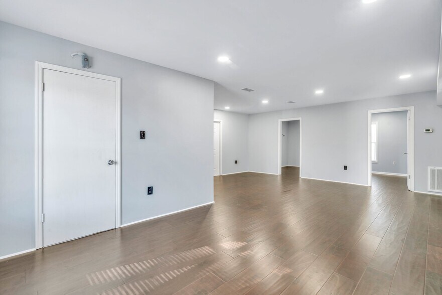 More Photos Of 4809 Augusta Rd, Savannah Storefront Retail Office For Sale