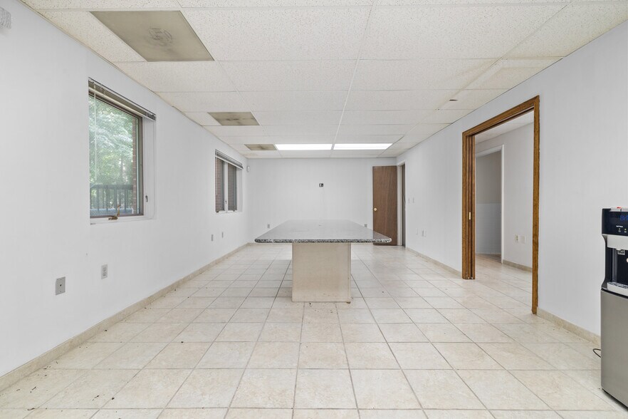 More Photos Of 5875-5881 Allentown Rd, Suitland Office For Sale