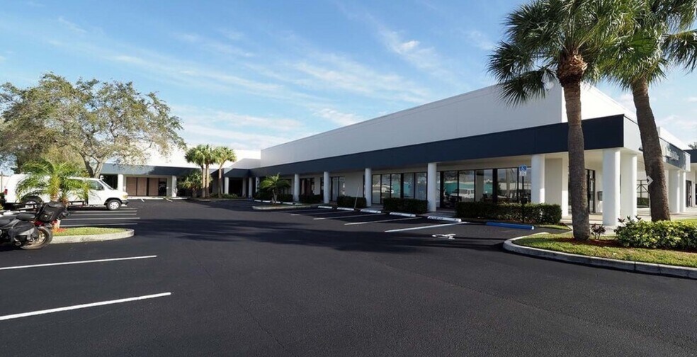 More Photos Of 4700 N Dixie Hwy, Oakland Park Unknown For Lease