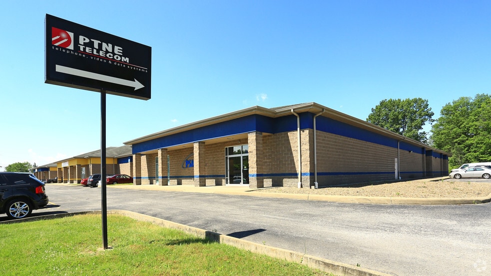 More Photos Of 1092-1112 N Meridian Rd, Youngstown Showroom For Lease