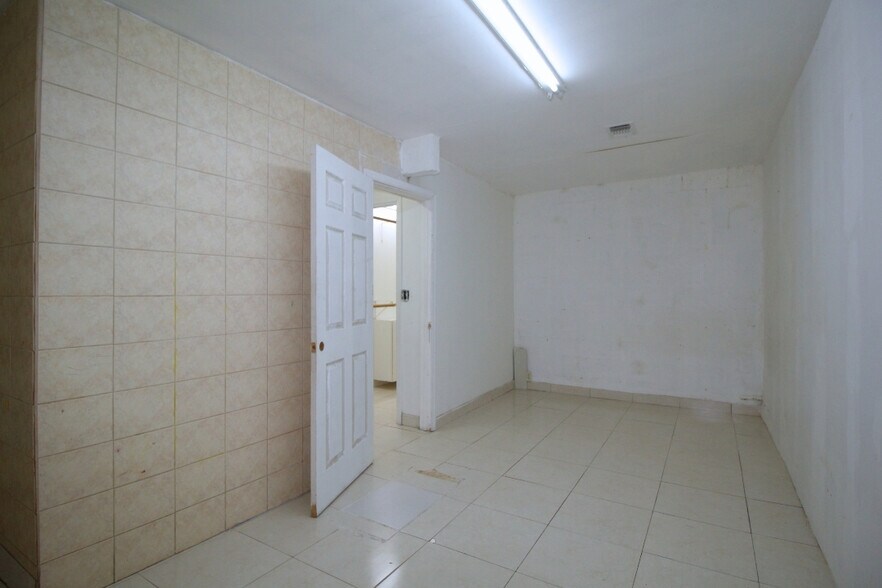 More Photos Of 34 E 9th St, Hialeah Distribution For Lease