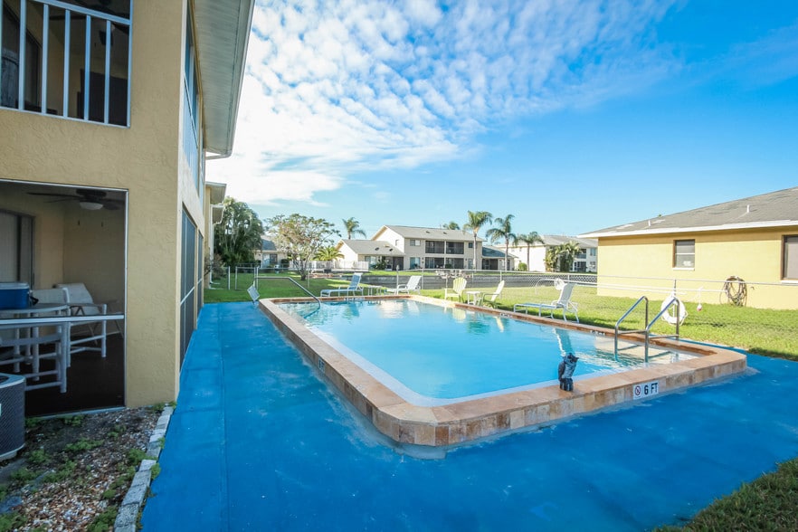 More Photos Of 706 SE 13th Ct, Cape Coral Apartments For Sale