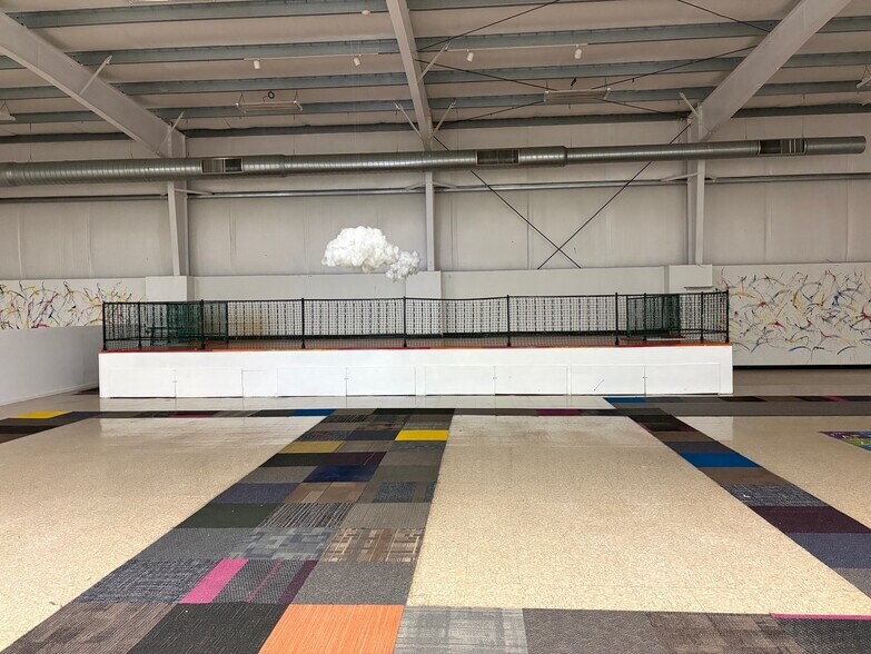 More Photos Of 10112 Royal Dr, Saint Louis Schools For Lease