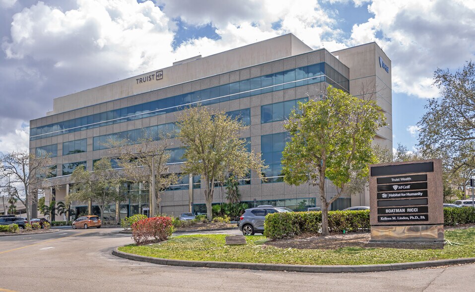 More Photos Of 12751 New Brittany Blvd, Fort Myers Office For Lease